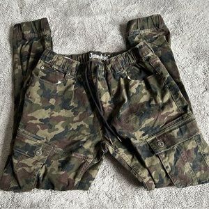Camo Cargo Joggers. Sz 32. NWOT